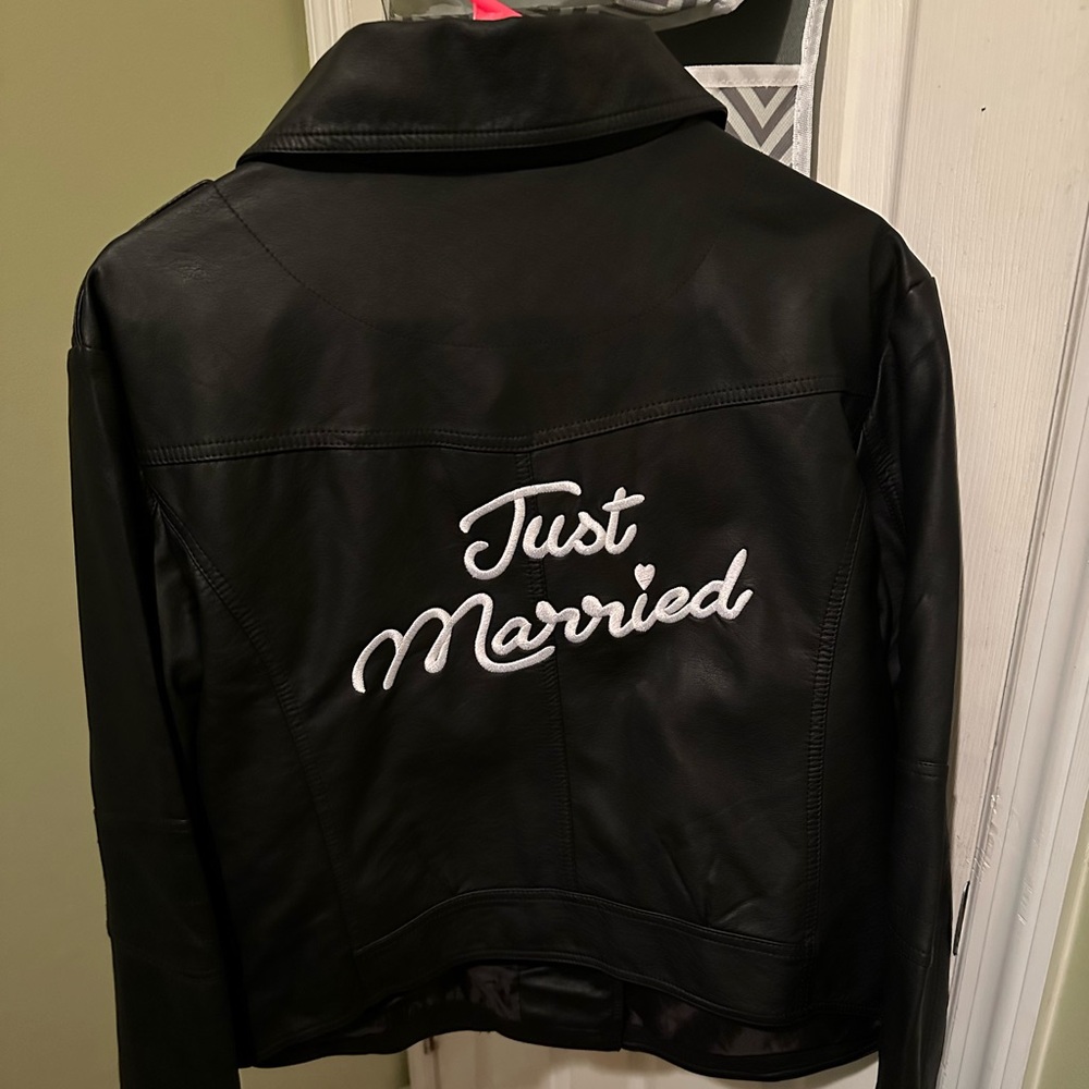 Black leather wedding jacket
Size xl
Brand new with tags from David’s Bridal